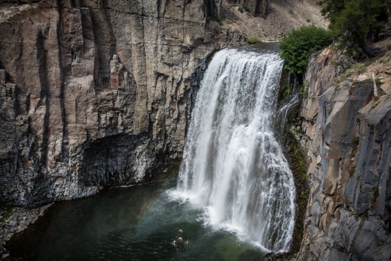 Rainbow Falls Hike in flip flops: Mammoth Lakes, California