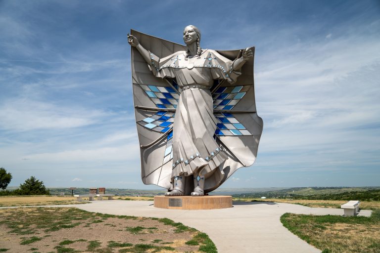 Visiting the Dignity Of Earth and Sky Statue – Chamberlain, South Dakota
