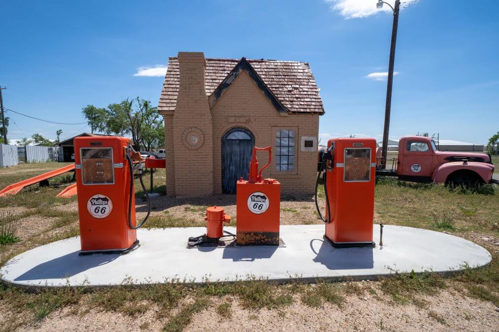 McLean Texas - Phillips 66 Service Station - Vintage